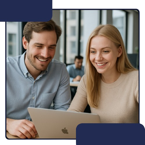 Equipo profesional de Innovar trabajando en desarrollo web